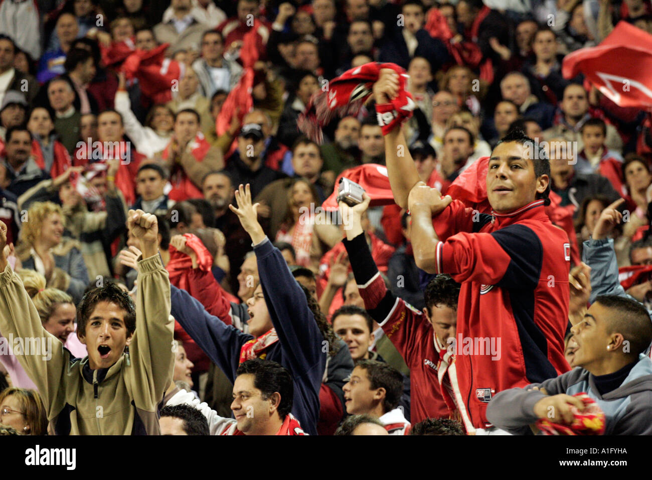 Sevilla FC-Fans feiern ein Ziel Stockfoto