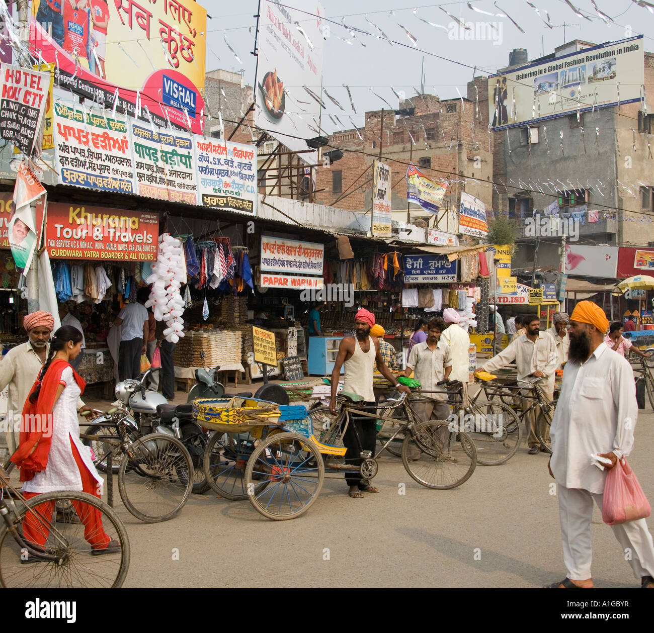 Straßenszene in der Sikh Stadt Amritsar im Großraum Haryana und Punjab in Nordindien Stockfoto