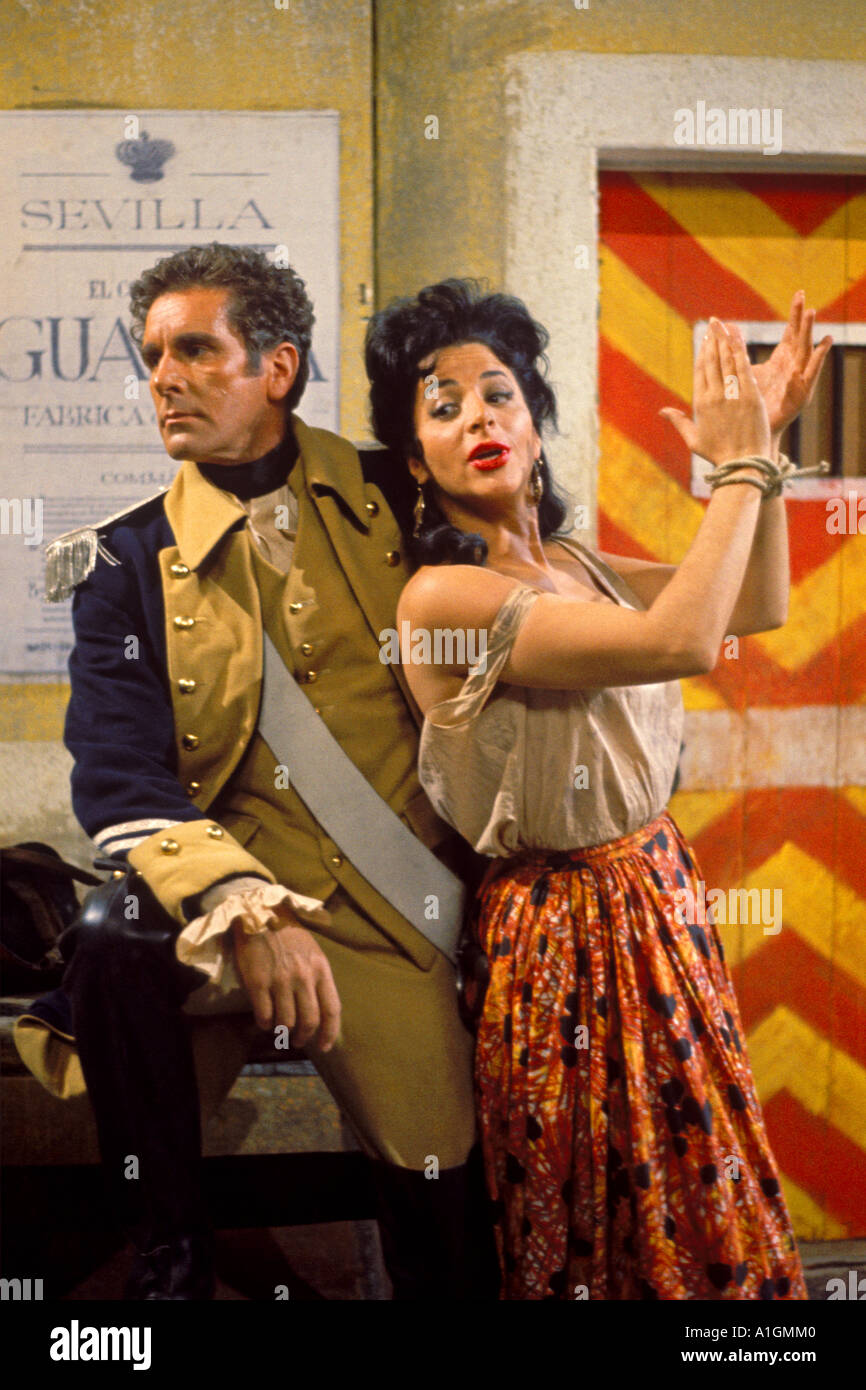 John Shirley-Quirk und Rosalind Elias in Georges Bizets Carmen Fernsehproduktion BBC Studio TC4 25 September 1962 PER0098 Stockfoto