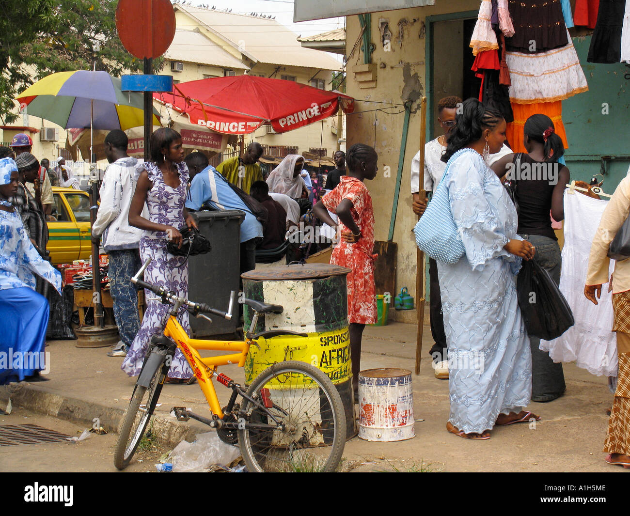 Straßenszene Hauptstadt Banjul Gambia Stockfoto