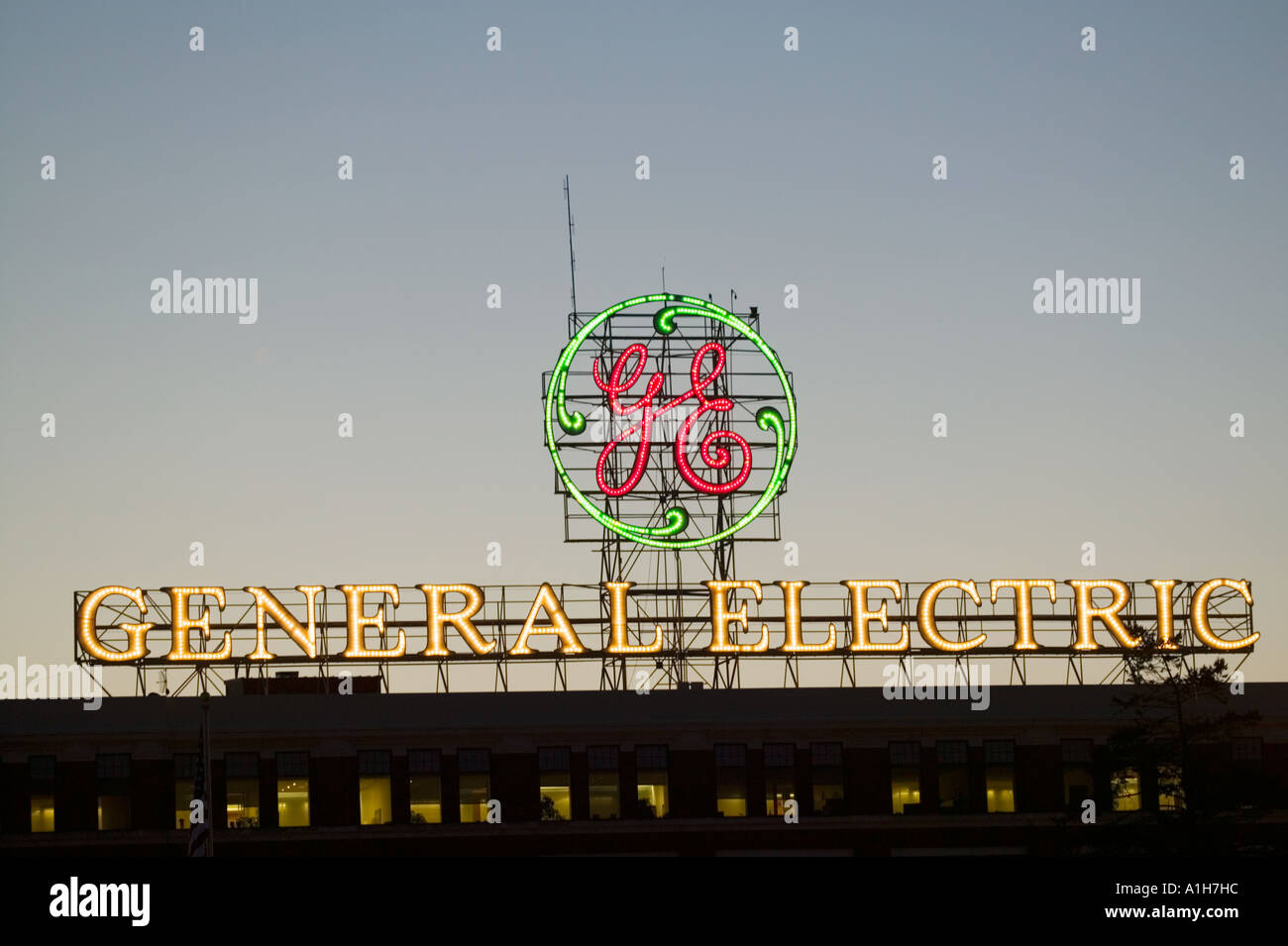 Lichtreklame und Logo begrüßt Besucher zu General Electric Stammwerk Schenectady New York Stockfoto