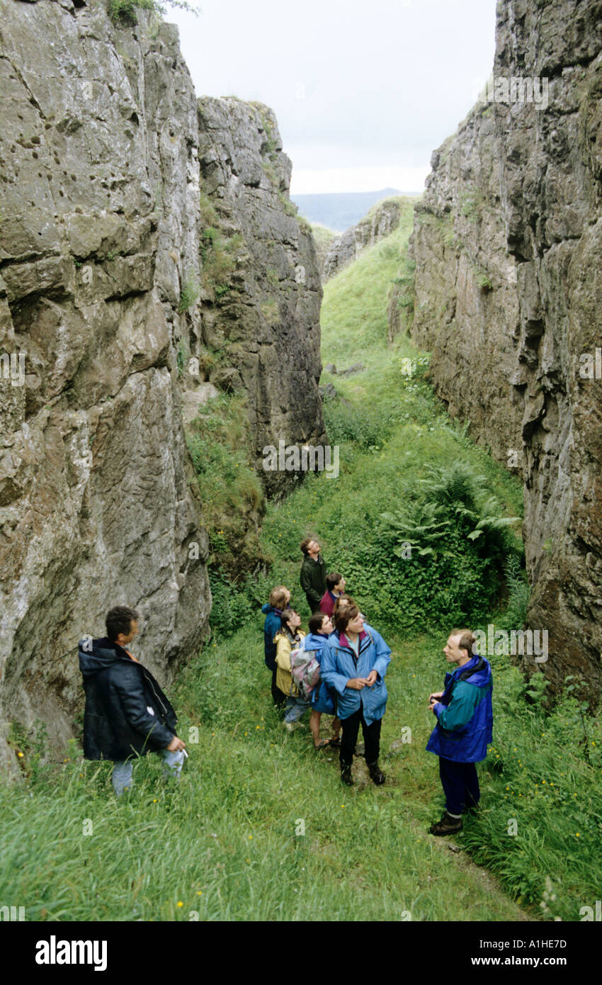 Gruppe mit Geologe Dirtlow Rake verminten Leine Vene in Derbyshire Peak District England UK Stockfoto