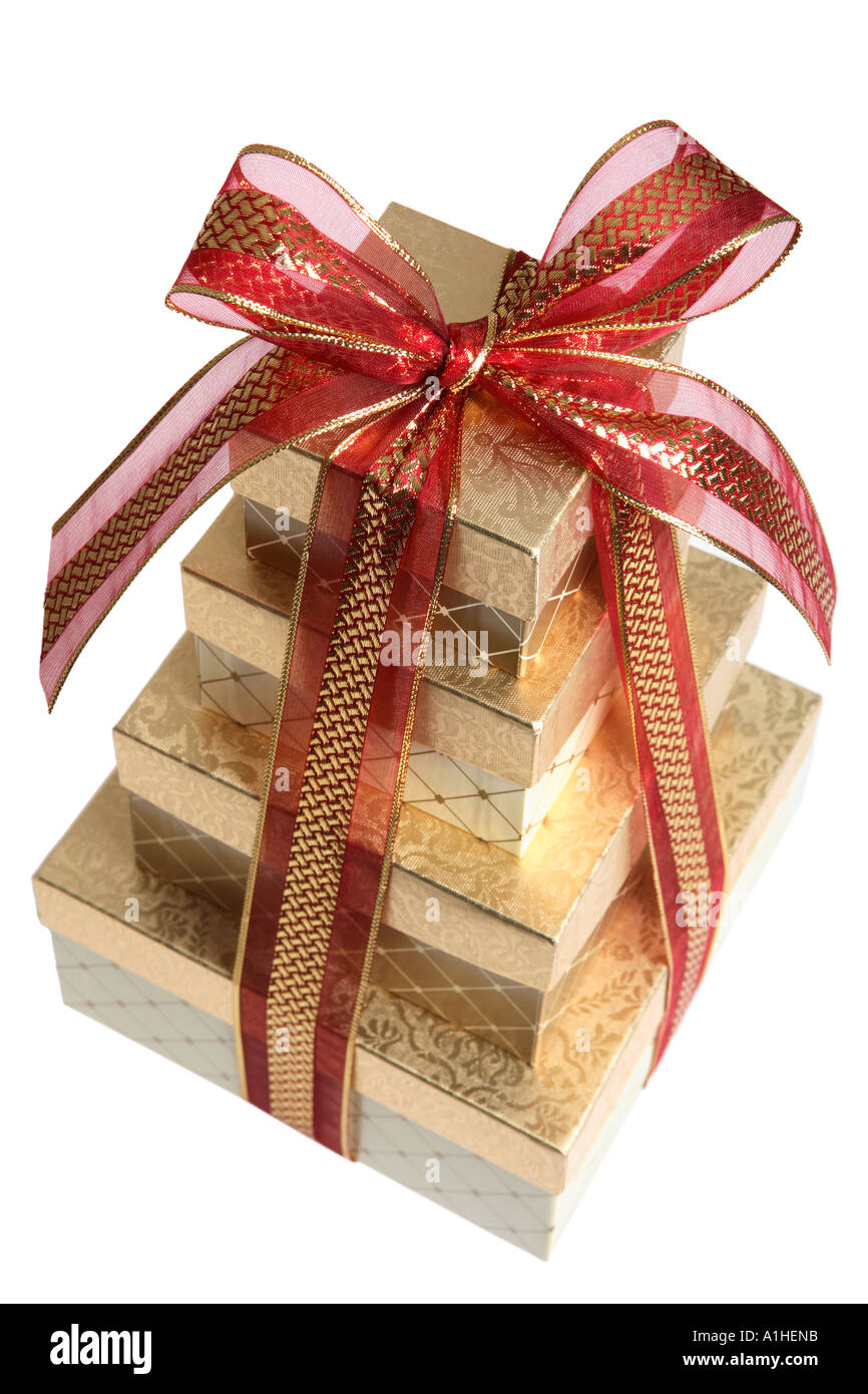 Stapel von Weihnachtsgeschenke verpackt in Gold und rot Stockfoto