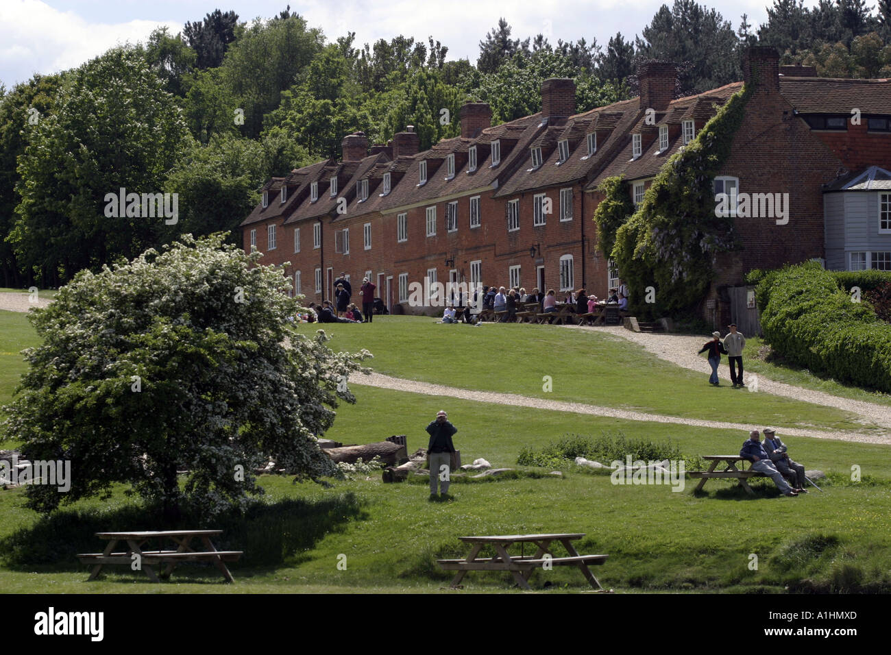 Hübsche alte Reihenhäuser an Bucklers Hard, einem malerischen Dorf aus dem 18. Jahrhundert am Beaulieu River im New Forest Hampshire England Stockfoto