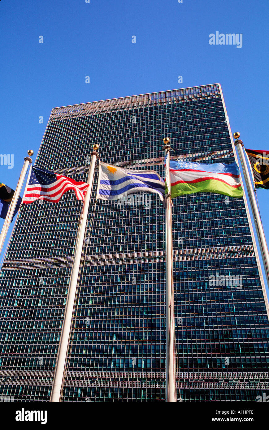 New York City das Sekretariat der Vereinten Nationen in Midtown manhattan. UN-Hauptquartier in New York. Low-Angle-Ansicht. Ein Wahrzeichen-Gebäude. Stockfoto
