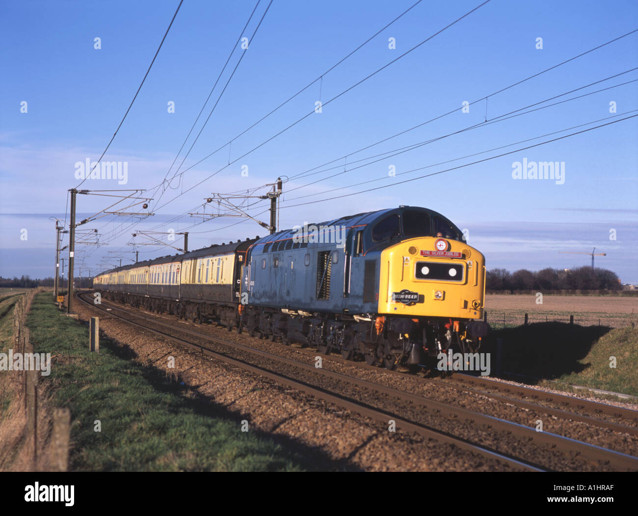Erhaltene Klasse 40 Diesellok Nummer 40145 mit ein Enthusiast rail Tour in der Nähe von shepreth Zweig Kreuzung am 23. Januar 2005. Stockfoto