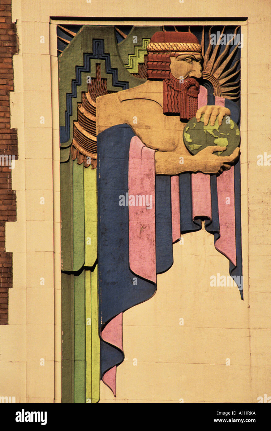 Art Déco, New York City, New York. Außenansicht des Grand Central Terminal Station Building mit Art déco-geformten, farbenfroh bemalten Mythologie-Paneele. Stockfoto