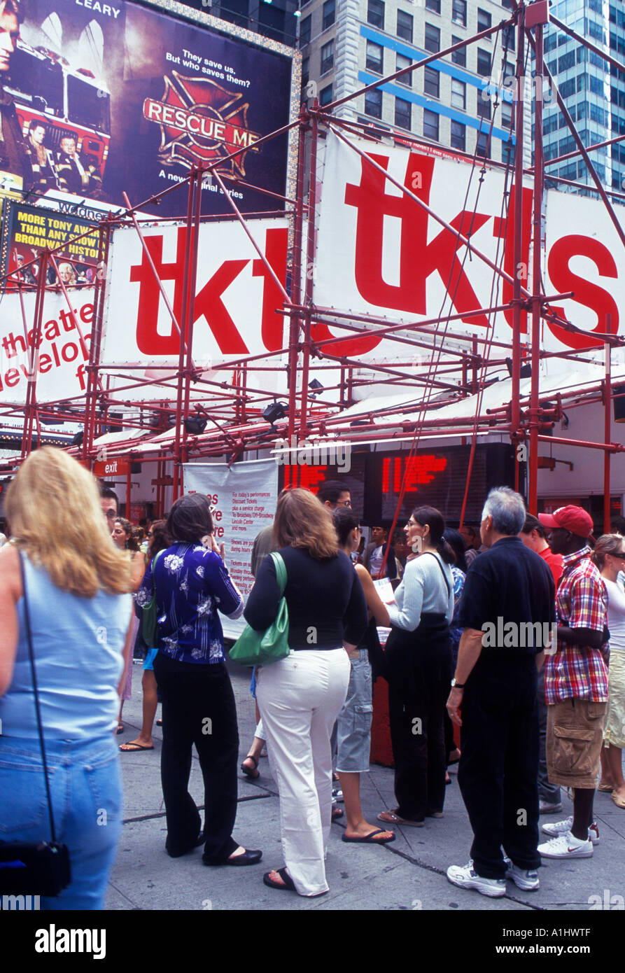 TKTS-Ticketschalter am New York City Times Square und Eintrittskarten für das Broadway-Theater für Big Apple. Duffy Square, Reiseziel USA Stockfoto