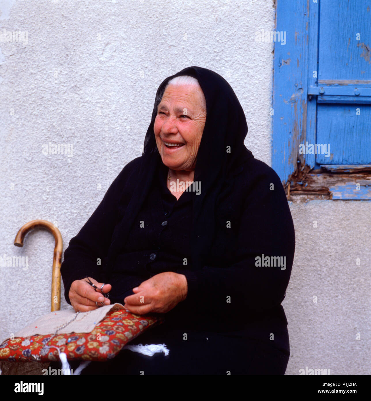 Spitzenklöpplerin Lefkara Zypern Stockfoto