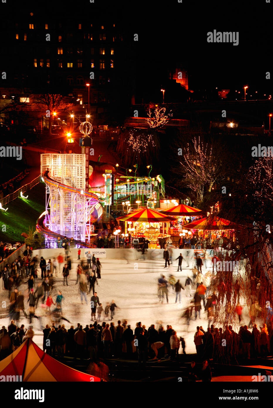 Edinburgh Sehenswürdigkeiten im Stadtzentrum, Eislaufen, Weihnachten und Festtage, Schottland, UK, Europa, Stockfoto