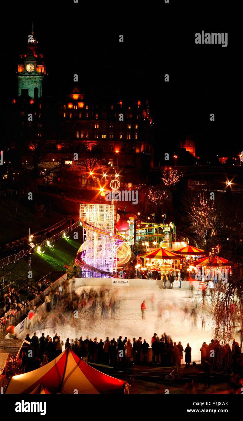 Edinburgh Sehenswürdigkeiten im Stadtzentrum, Eisbahn, Weihnachten und Festtage, Schottland, UK, Europa, Stockfoto