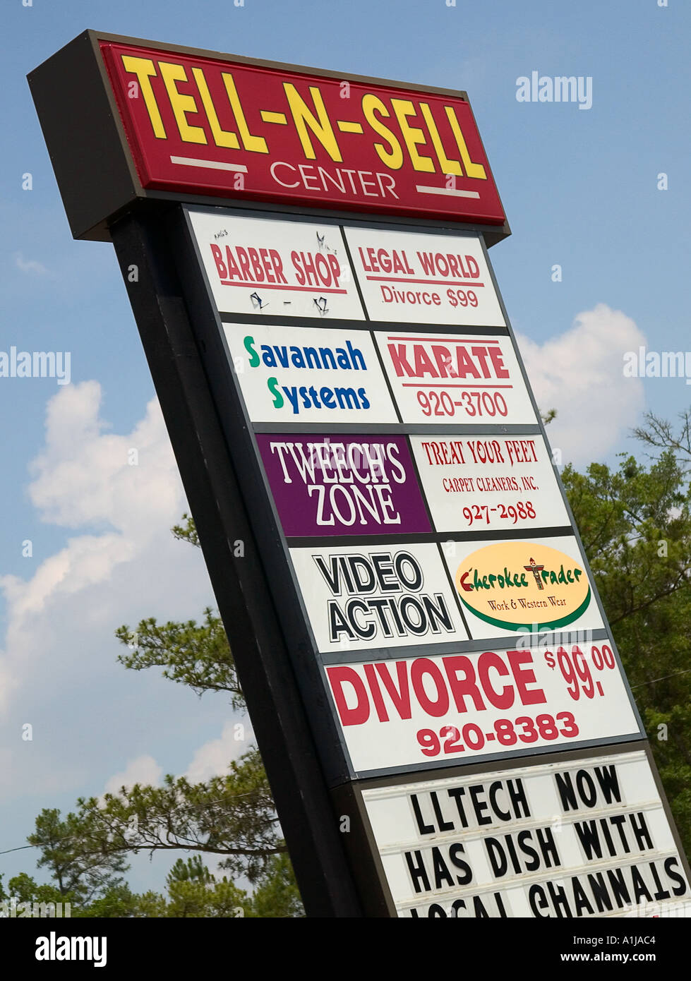 „Divorce Special“-Schild für billige Scheidungsdienste in den USA, das bezahlbare Prozesskostenhilfe und Beziehungszusammenbruch symbolisiert. Stockfoto
