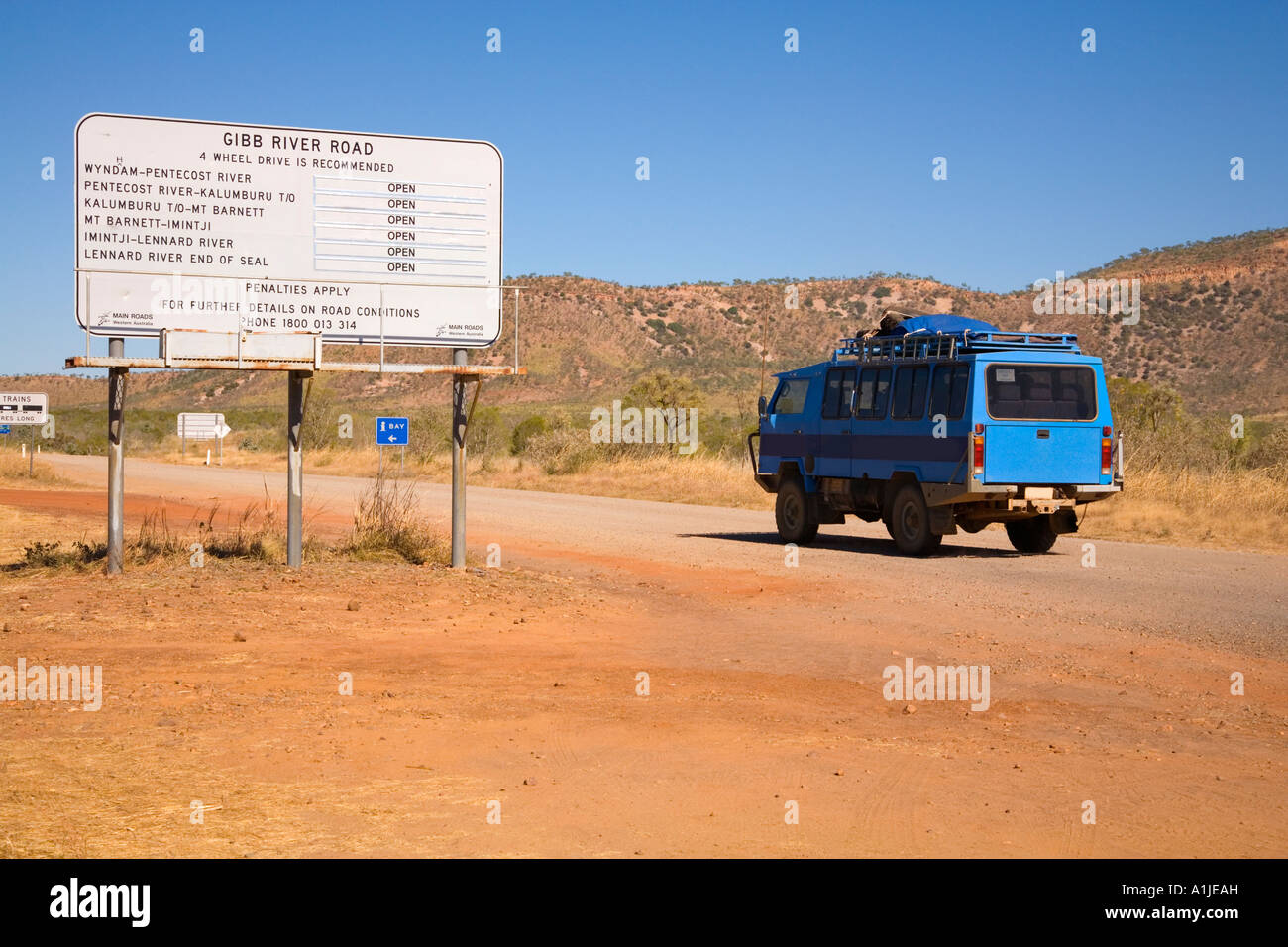 4 x 4 Touristenbus Eingabe Gibb River Road, West-Australien Stockfoto