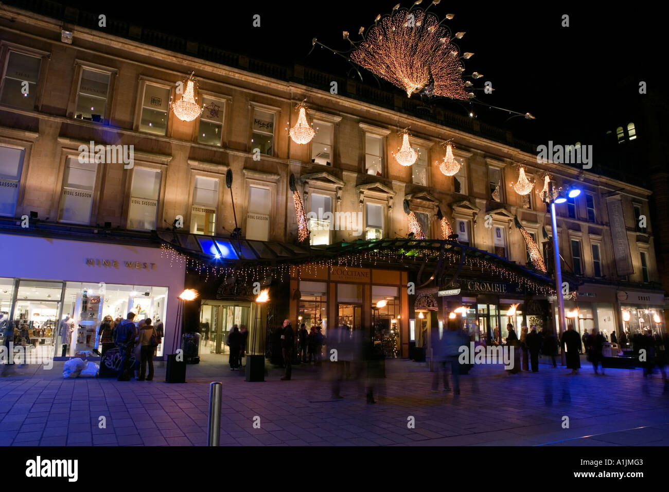 LATE NIGHT SHOPPING AM XMAS IN BUCHANAN STREET GLASGOW Stockfoto