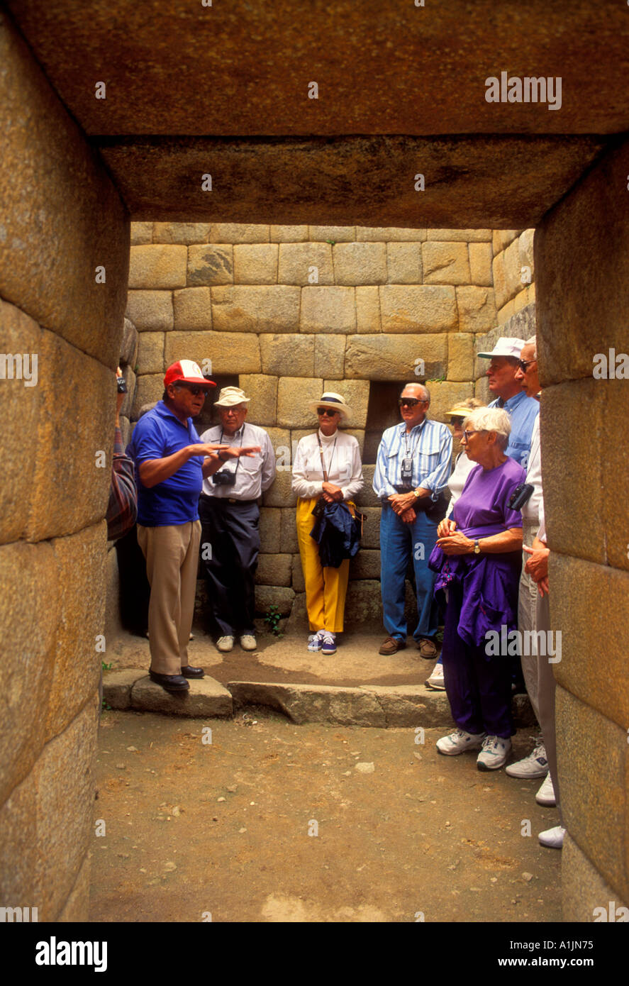 Amerikanische Touristen, Elder reisen, Touristen, Besucher, Besuch, Machu Picchu, die Verlorene Stadt der Inkas, Urubamba River Valley, Peru, Südamerika Stockfoto