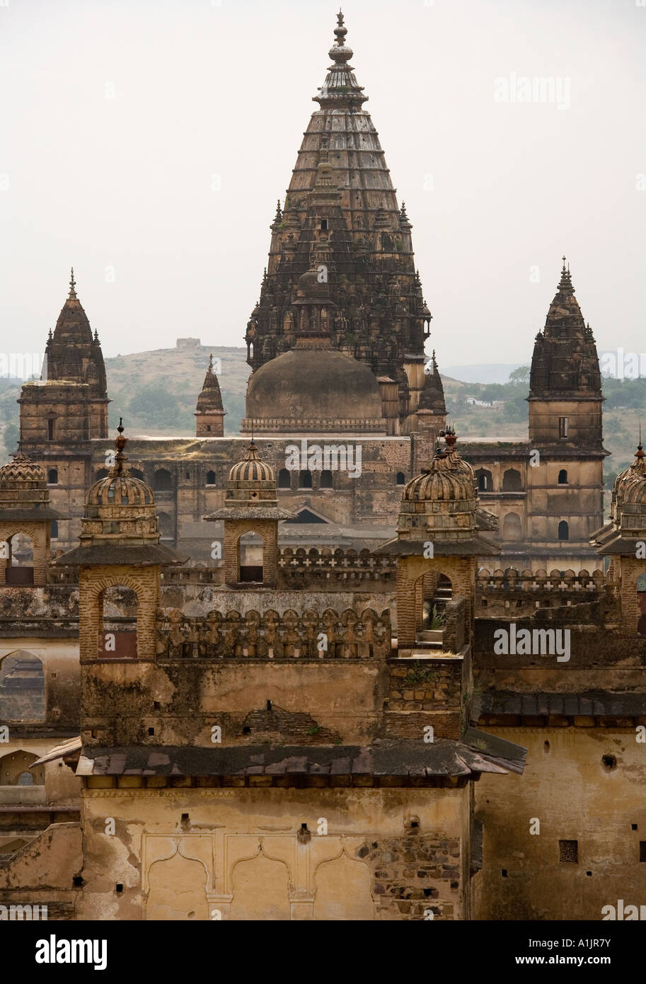 Das Raj Mahal angesehen vom Jahangiri Mahal in Orchha in Madhya Pradesh Region von zentralem Indien Stockfoto
