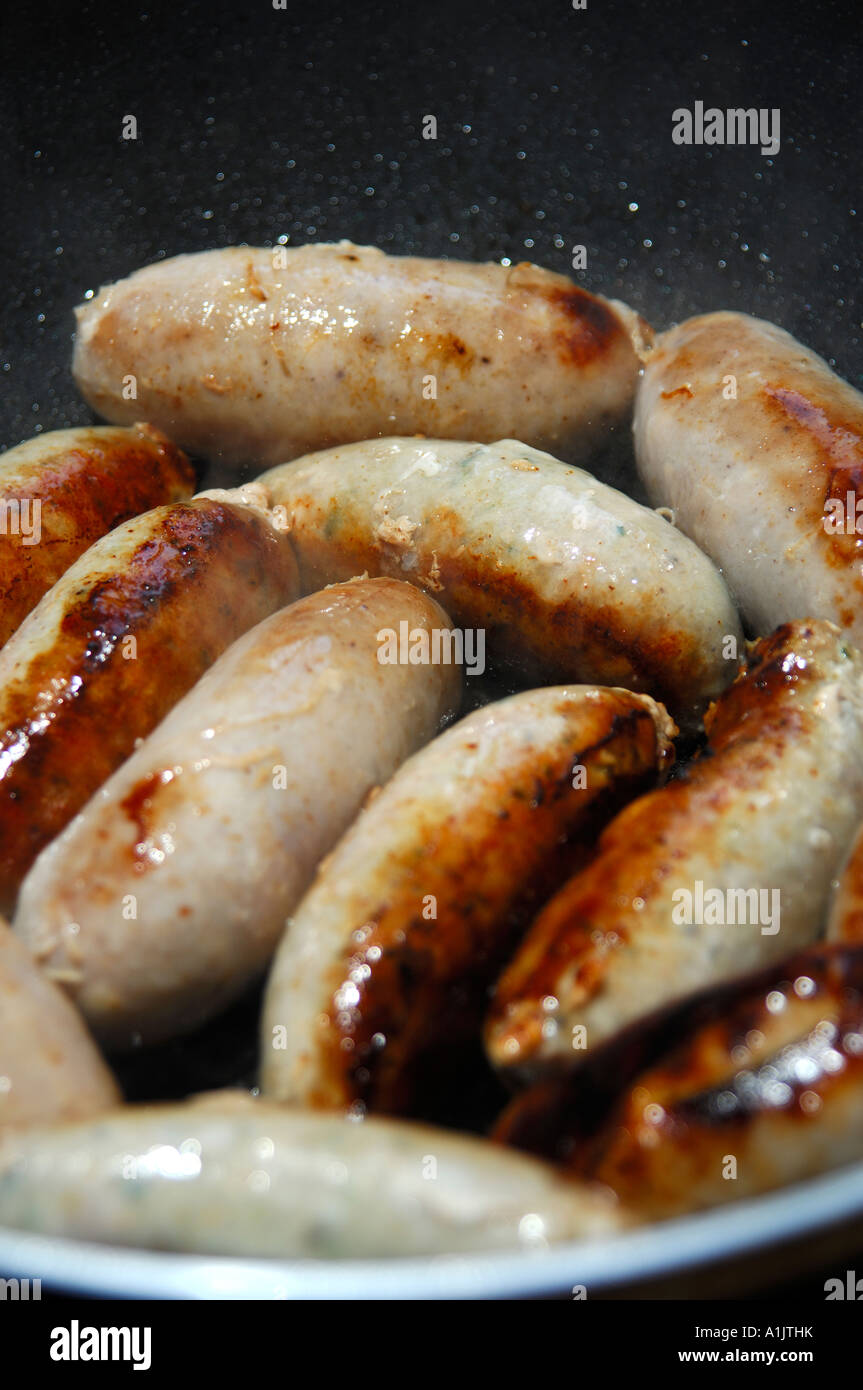 Wurst in der pfanne Fotos und Bildmaterial in hoher Auflösung Alamy