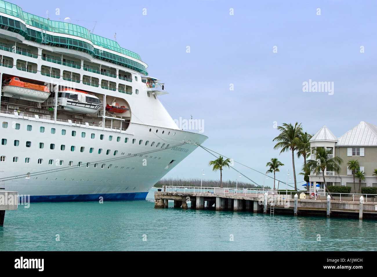 Großen internationalen Kreuzfahrtschiff angedockt in Key West Harbor, Florida Stockfoto