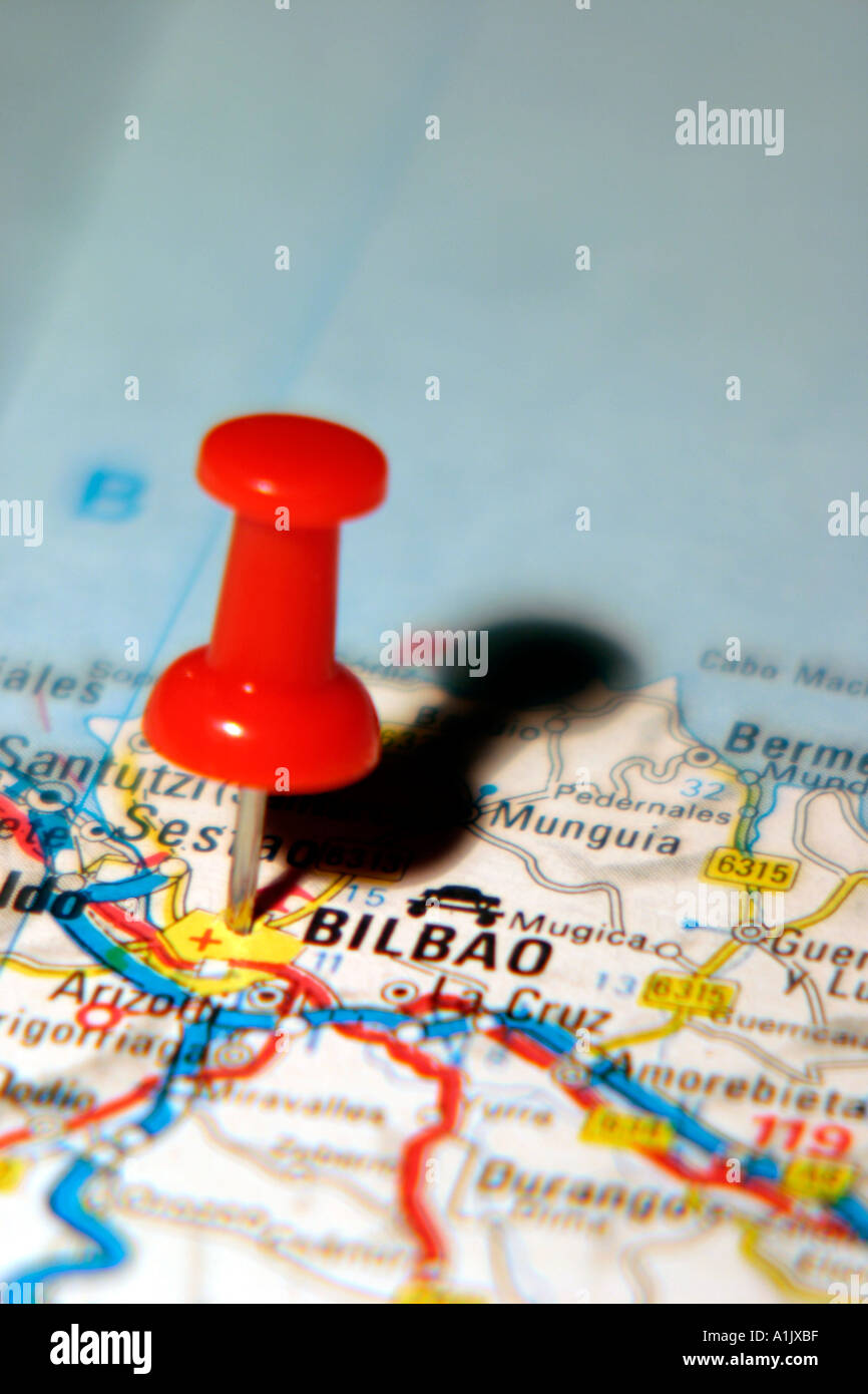 Karte-Pin zeigt nach Bilbao auf einer Straßenkarte Stockfoto