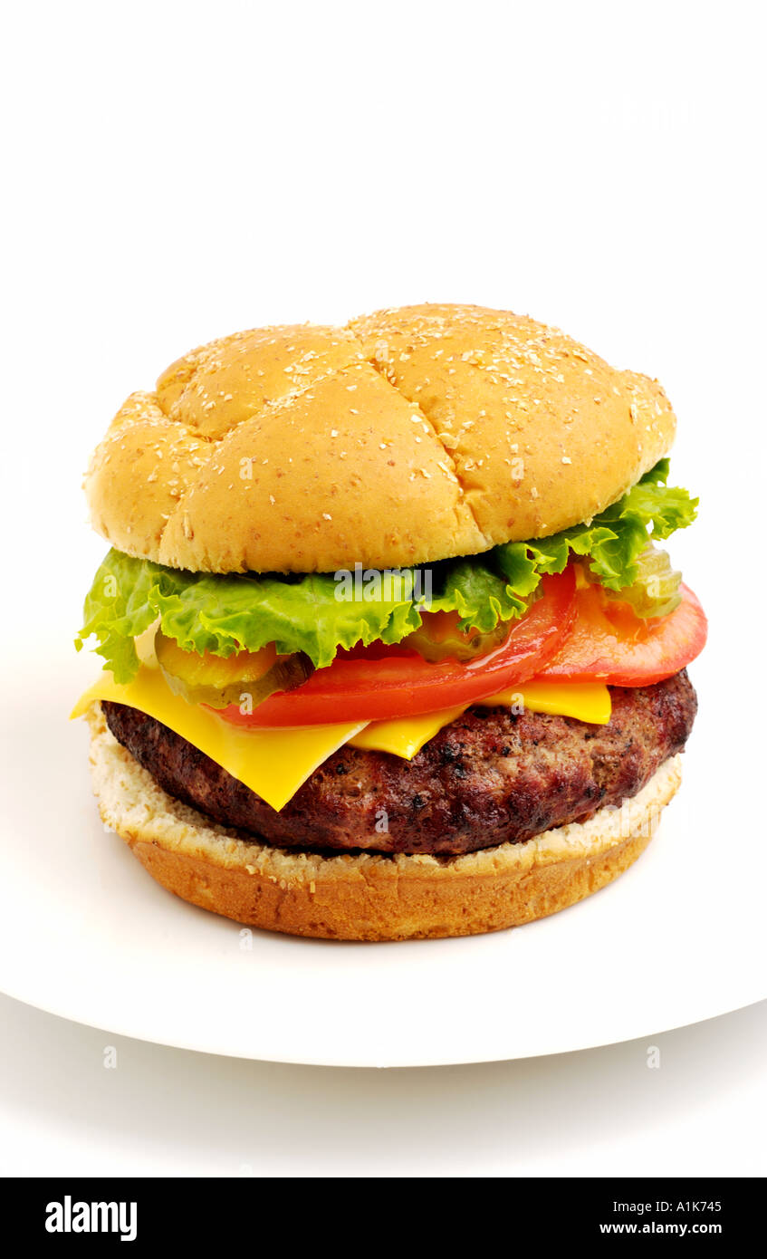 Hamburger auf weißen Teller Stockfoto