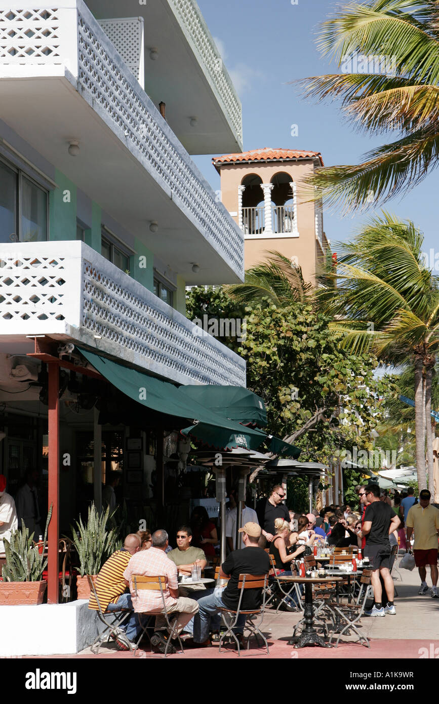 Miami Beach Florida, South Beach, Ocean Drive, News Cafe, Restaurant Restaurants Essen Essen Essen Essen gehen Cafe Cafes Bistro, Essen gehen, im Freien Gehweg ou Stockfoto Miami Beach Florida, South Beach, Ocean Drive, News Cafe, Restaurant Restaurants Essen Essen Essen Essen gehen Cafe Cafes Bistro, Essen gehen, im Freien Gehweg ou Stockfoto