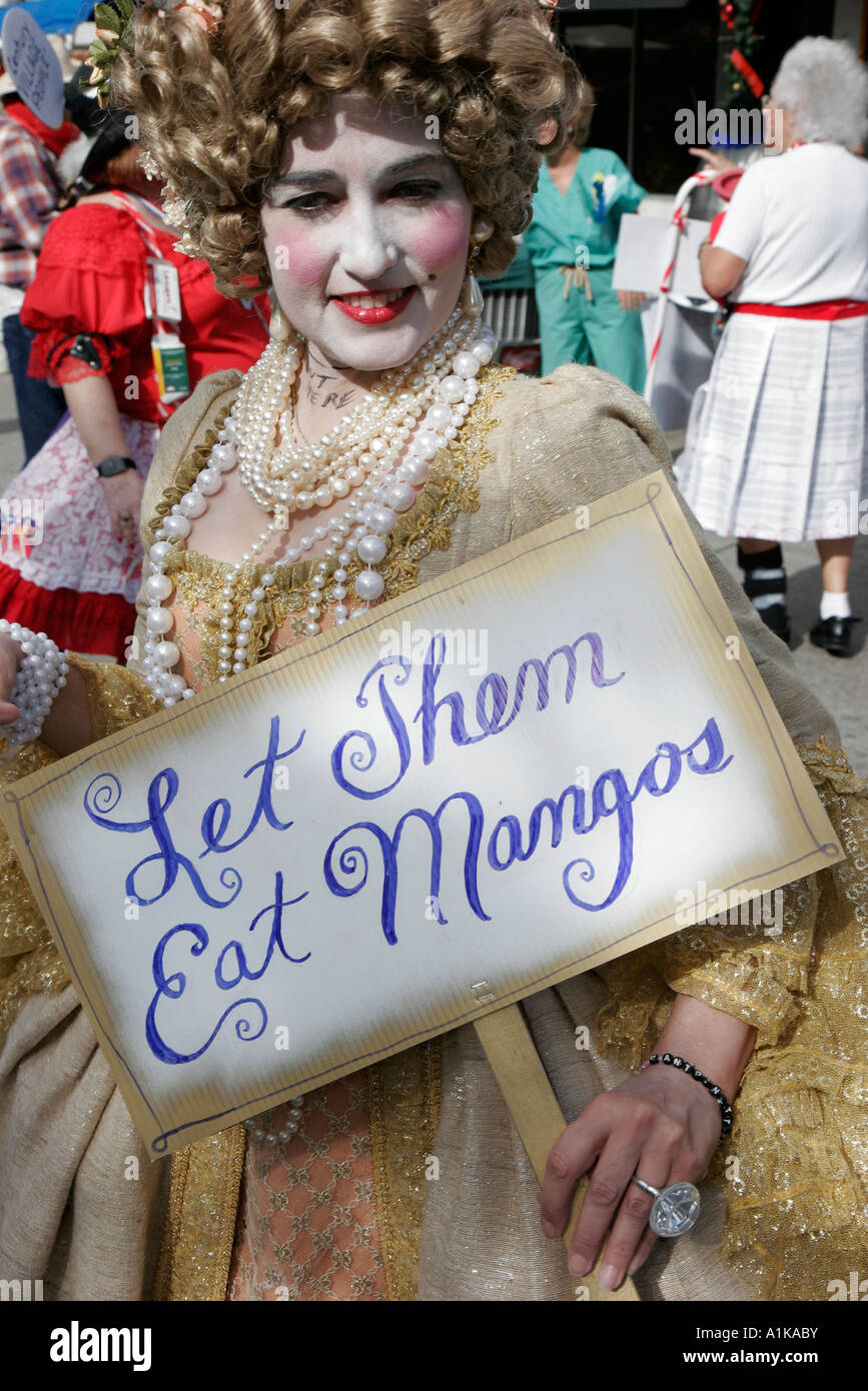 Florida Coconut Grove, King Mango Strut, jährliche Satire Parade, lustig, Humor, humorvoll, Humor, humorvoll, Parodie, Zeichen, lassen Sie sie Mangos essen, Marie Antoinet Stockfoto