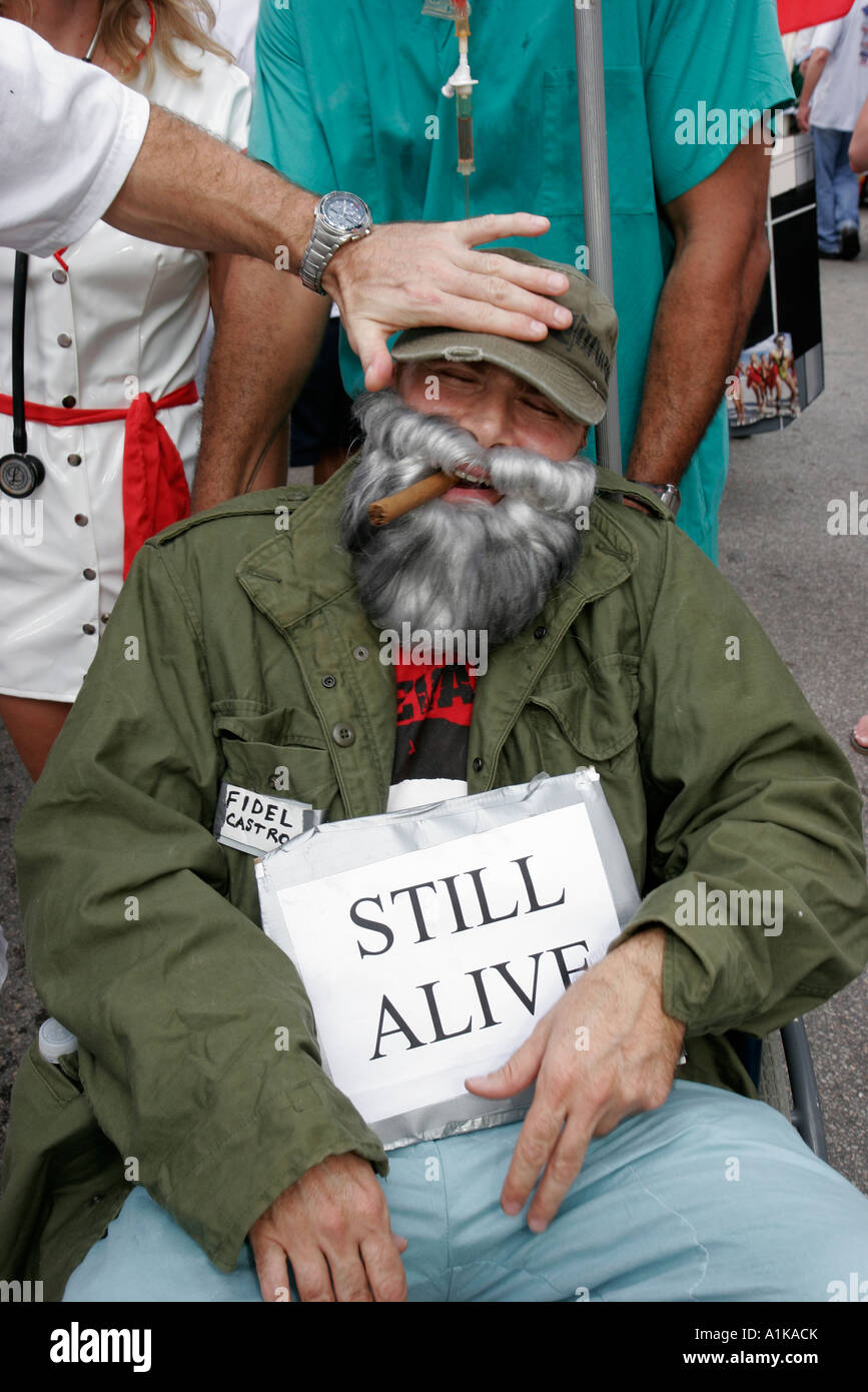Florida Coconut Grove, King Mango Strut, jährliche Satire Parade, lustig, Humor, humorvoll, Humor, humorvoll, Spoof, Parodie, Fidel Castro Charakter, Zeichen, Logo, immer noch ein Stockfoto