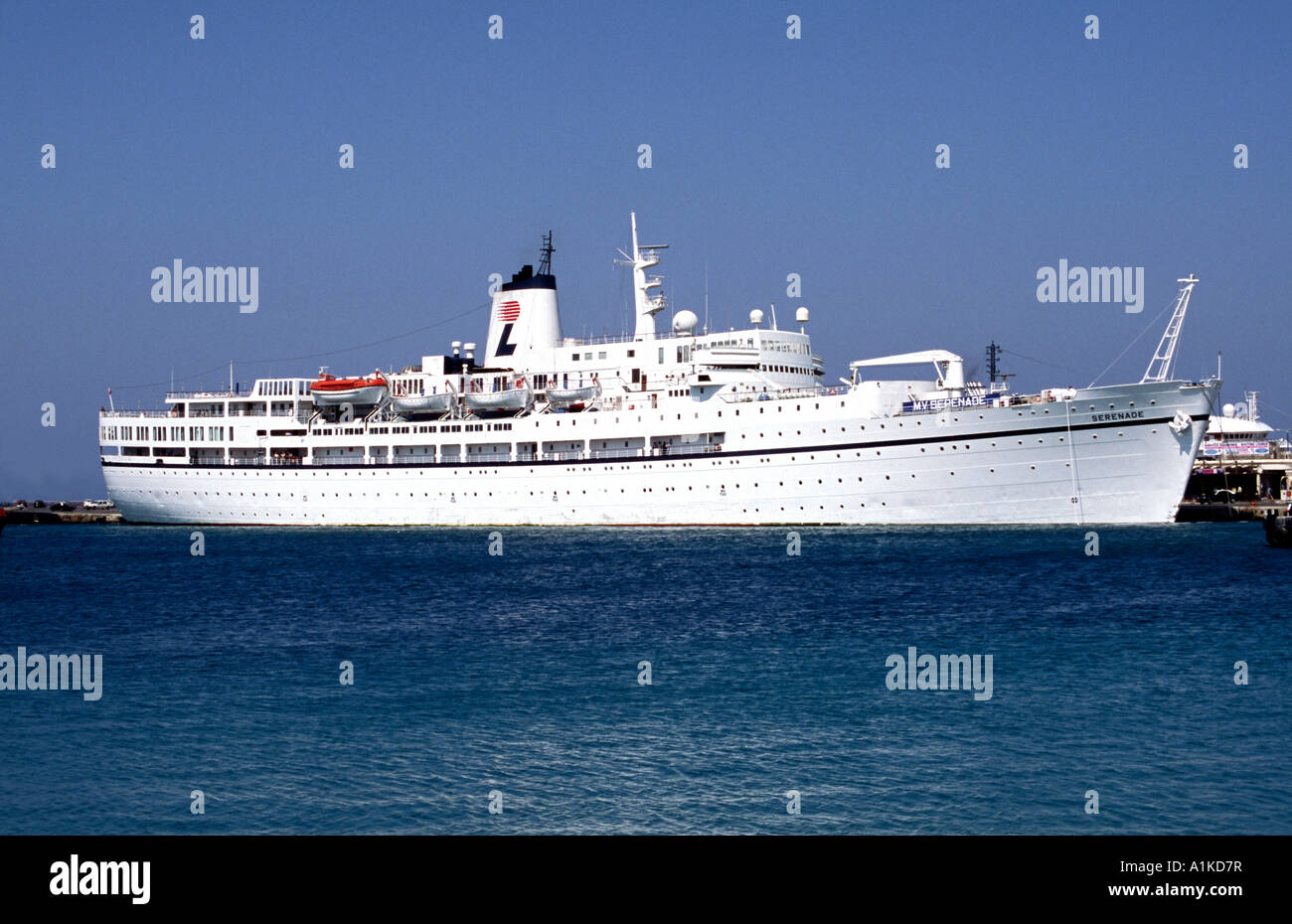 Serenade griechisch-zypriotischen Louis Cruise Lines Kreuzfahrtschiff auf Rhodos in der Ägäis. Ex-Mermoz, z. B. Jean Mermoz. Stockfoto