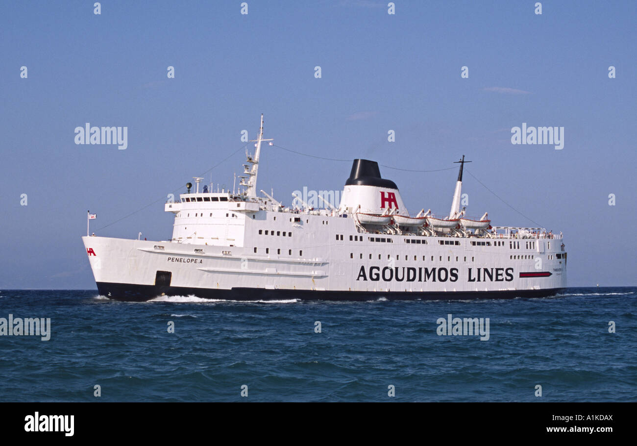 Penelope A von Agoudimos Lines in Rafina in Griechenland. Dies ist die ehemalige Horsa Sealink. Stockfoto