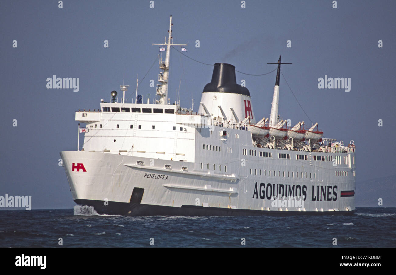 Penelope A von Agoudimos Lines in Rafina in Griechenland. Dies ist die ehemalige Horsa Sealink. Stockfoto