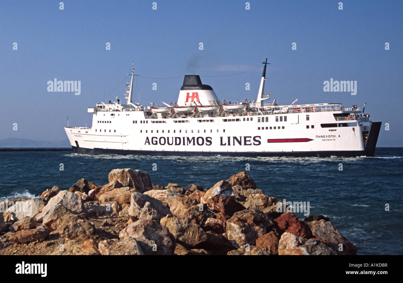 Penelope A von Agoudimos Lines in Rafina in Griechenland. Dies ist die ehemalige Horsa Sealink. Stockfoto