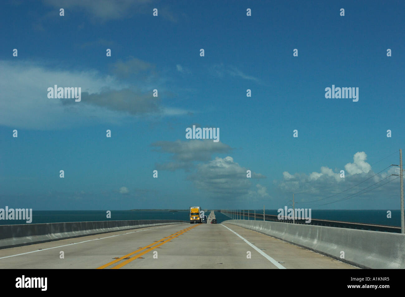 Fahren Sie in Richtung Key West auf der Seven Mile Bridge in Florida. Stockfoto