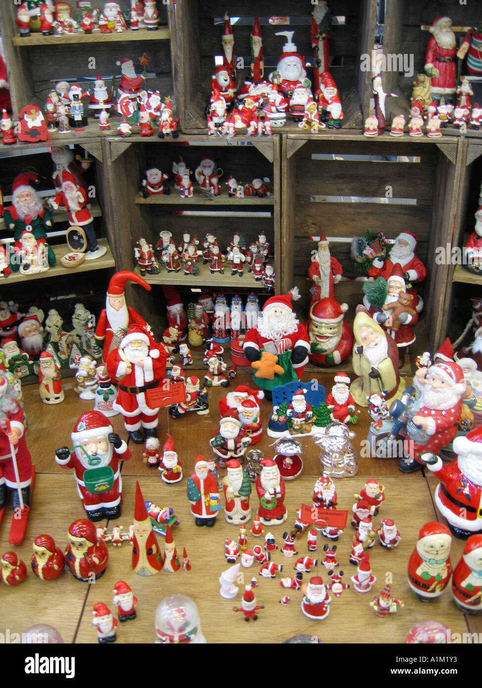 Sammlung von Santa Claus-Puppen Stockfoto