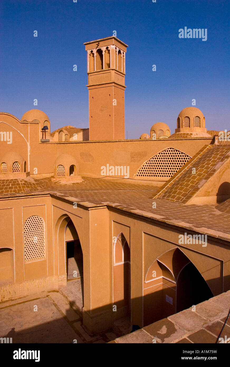 Die Höfe und Windtowers der traditionellen Häuser Kashan, Provinz Isfahan, Iran Stockfoto