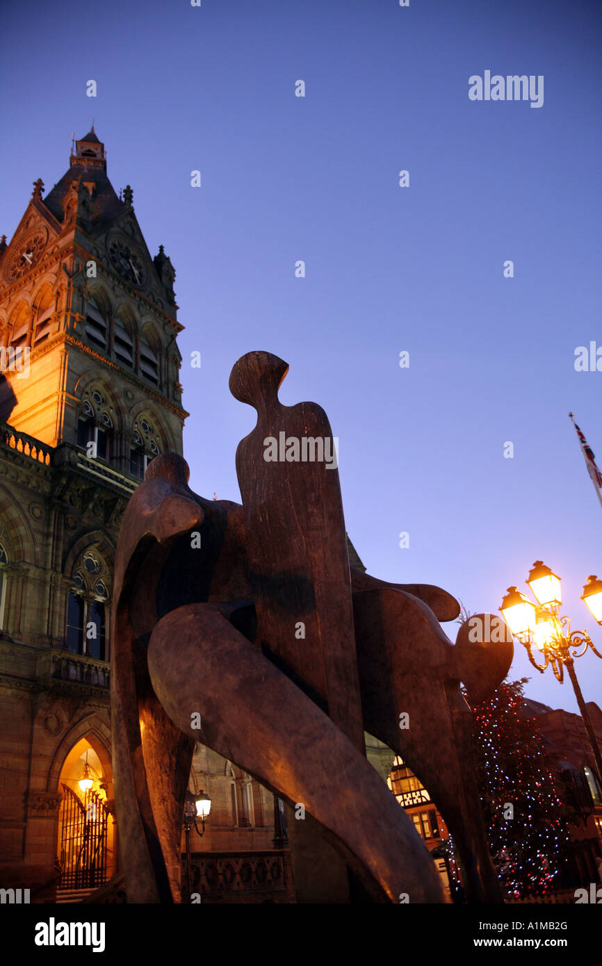 Skulptur "Celebration von Chester" in der Dämmerung Stockfoto