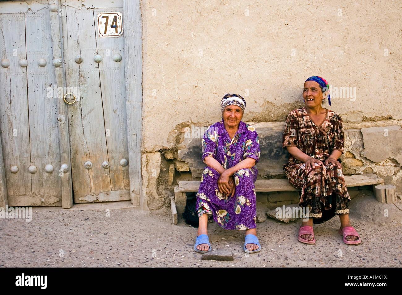 Einheimische Frauen in der Altstadt, Buchara, Usbekistan Stockfoto