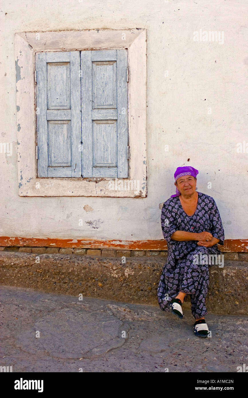 Frau in der Altstadt, Buchara, Usbekistan Stockfoto