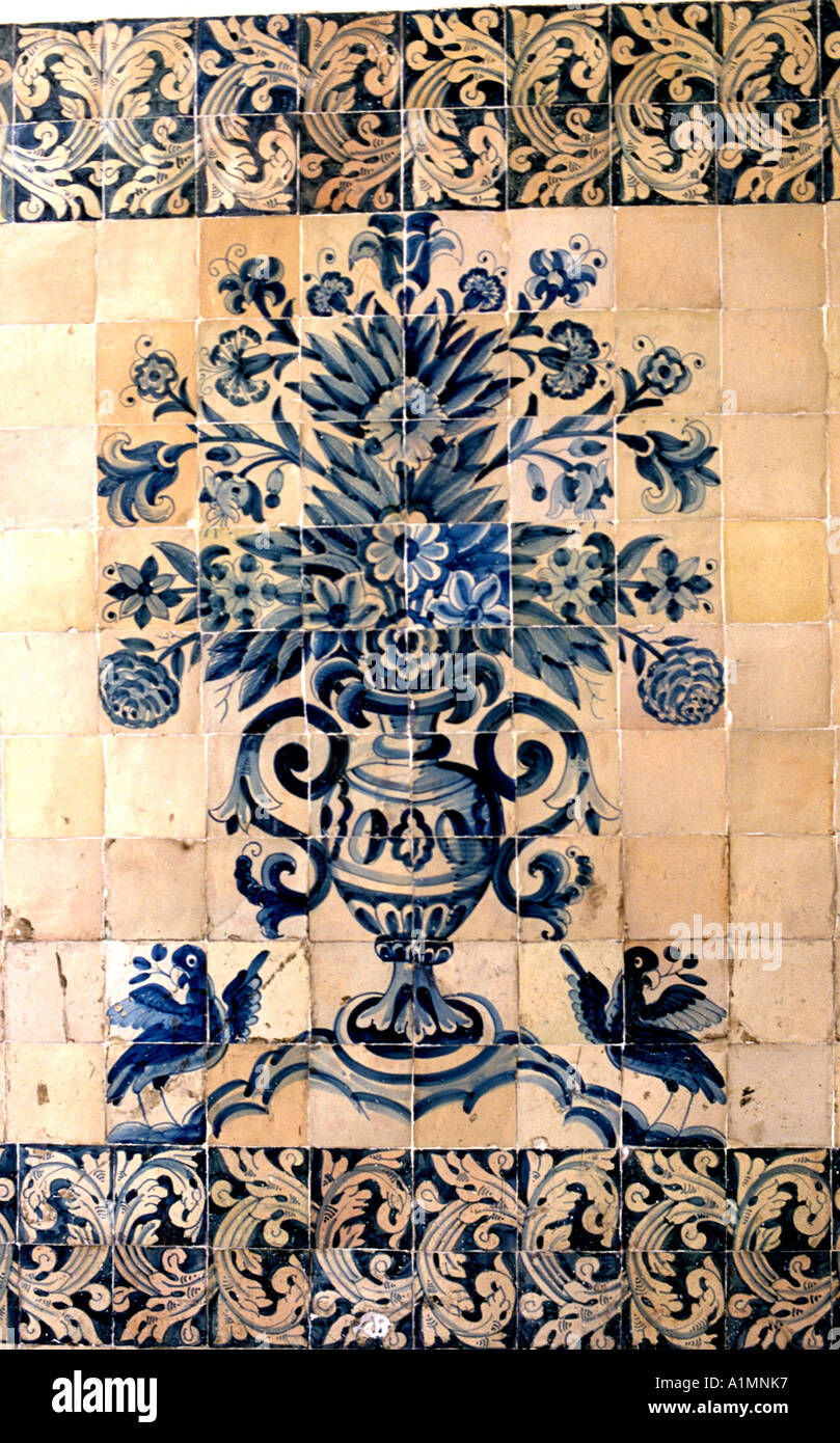 Blumen-Vase, die Coimbra Azuleos Fliesen Fliesen Portugal Stockfoto