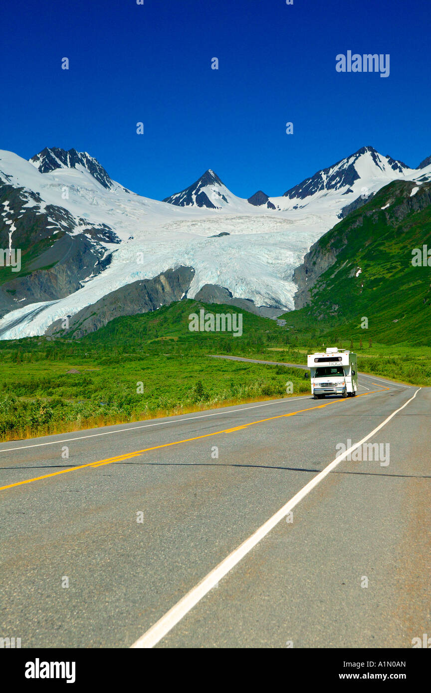 Der Richardson Highway durchreist sie Chugach Mountains, wie es geht über Thompson Pass auf dem Weg nach Valdez, Alaska Stockfoto