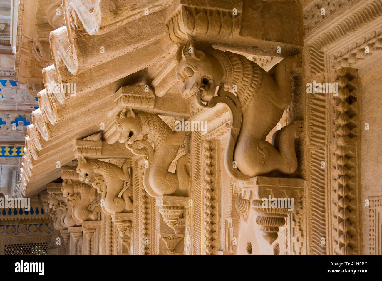 Detaillierten Schnitzereien im Mann Mandir Palace in Gwalior Fort in der Stadt Gwalior in der Region von Madhya Pradesh in Indien Stockfoto