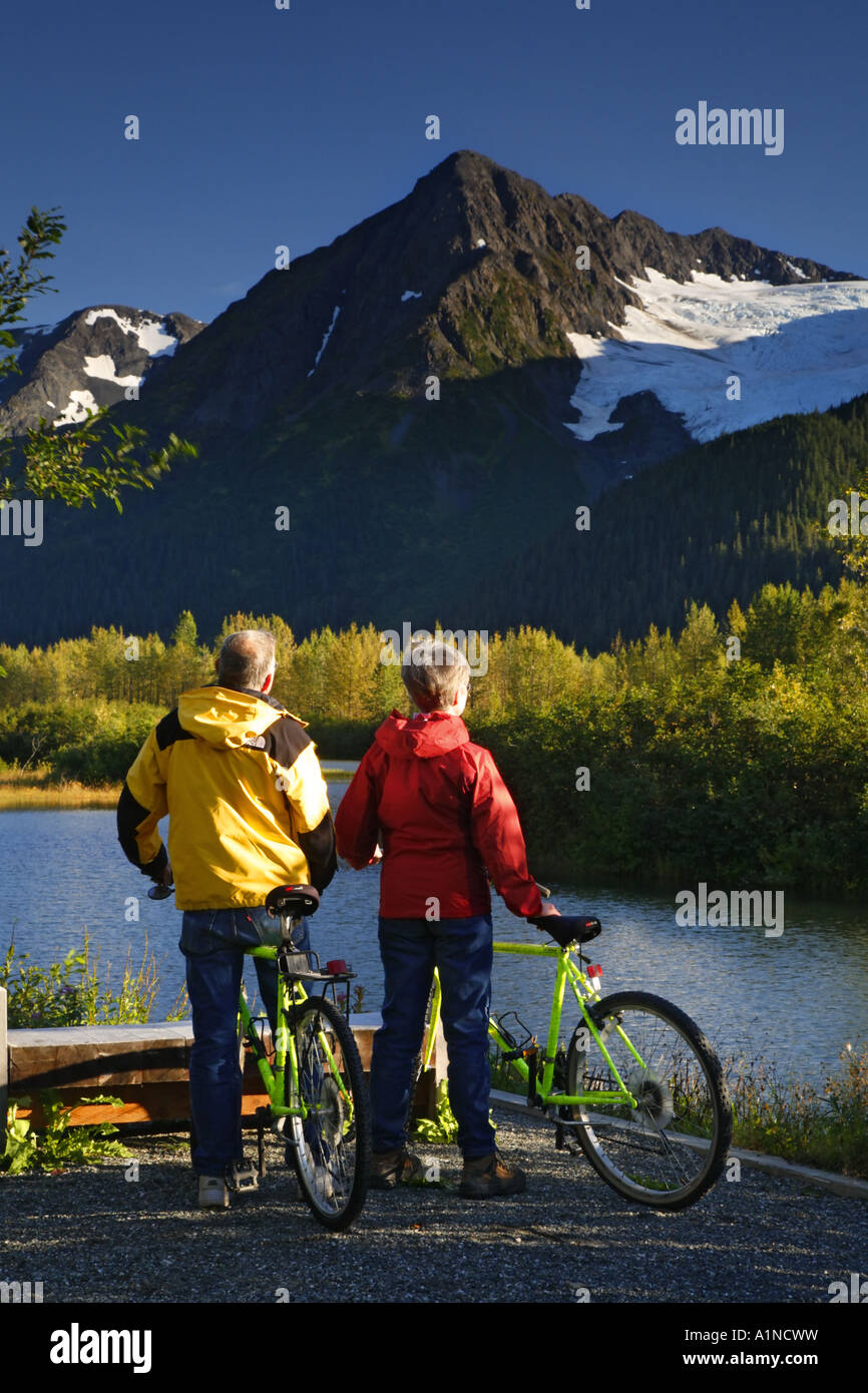 Radtouren in der Umgebung von Portage Valley Moose Wohnungen Chugach National Forest Alaska Herr Stockfoto