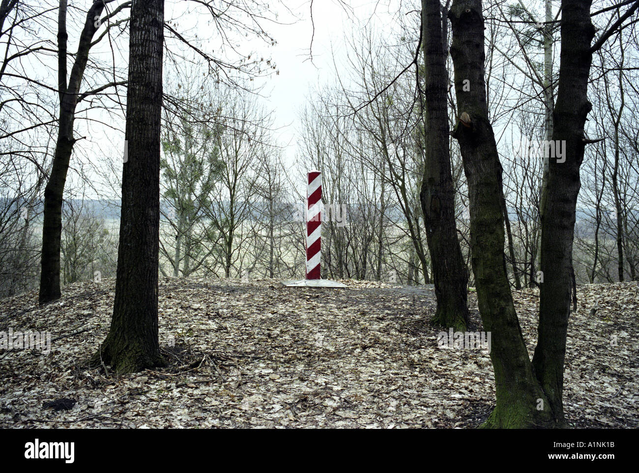 Der Blick von Polen auf die Ukraine, Ein polnischer Grenzposten, markiert den Beginn des polnischen Territoriums Stockfoto
