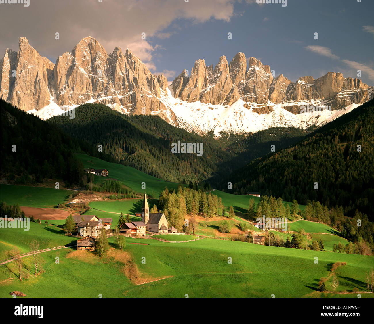 ES - TRENTINO: St. Magdalena in den Dolomiten Stockfoto
