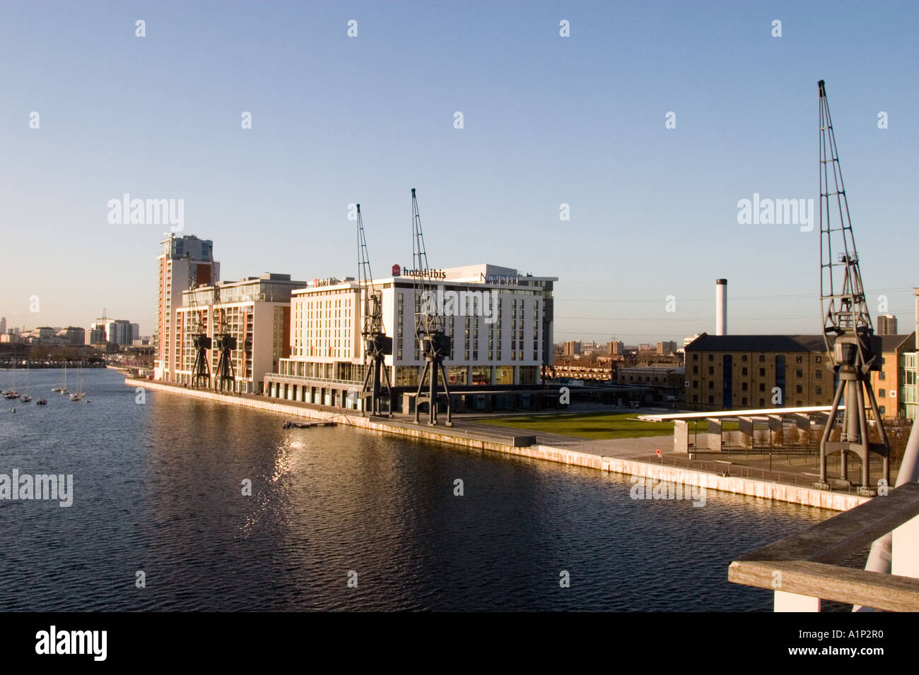 Alten Kranen in den Docklands in der Nähe von ExCel Exhibition Centre, East London UK GB Stockfoto