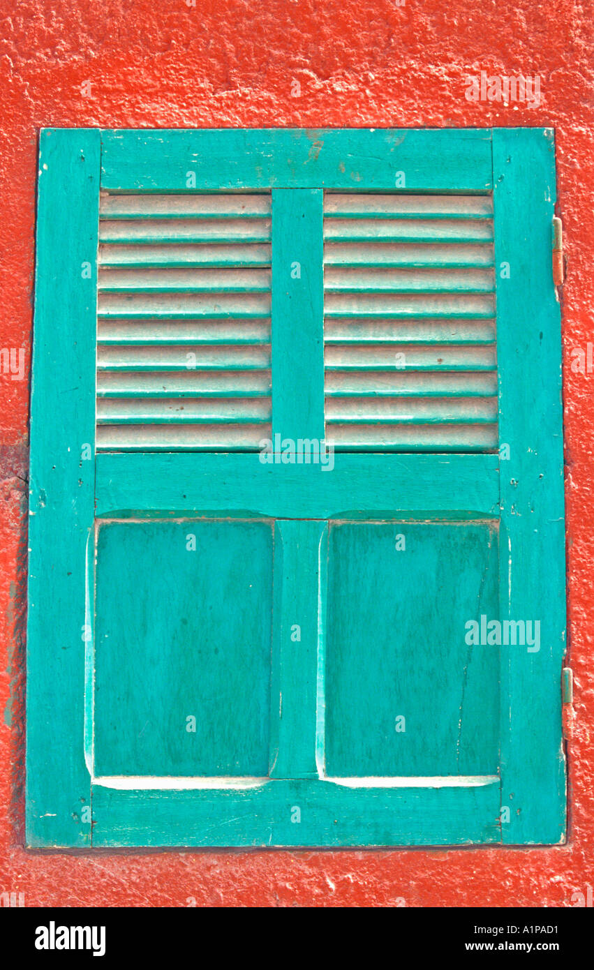 Halbe gestrichene Fenster Clamshell Insel Joal Fadiout Senegal Stockfoto