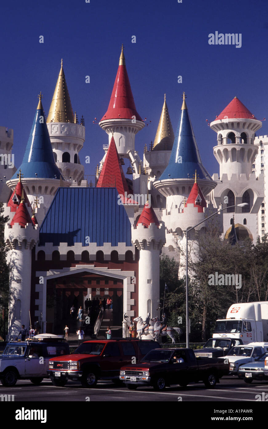 Hauptverkehrszeit außerhalb von Excalibur Disney s Motto Hotel und Casino Las Vegas Stockfoto