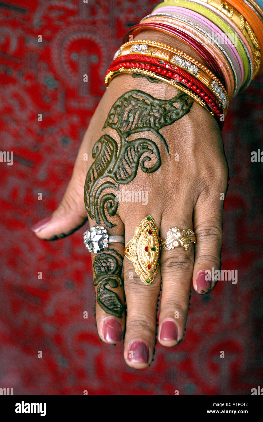 Eine Henna bemalte Hand in Indien Stockfoto
