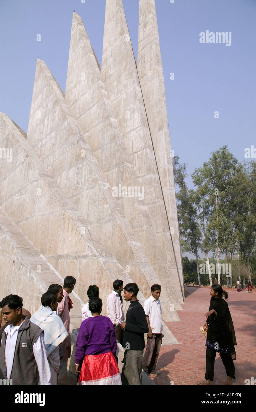 Die Zement-Säulen der Märtyrer Nationalmuseum in Savar Bangladesch Stockfoto