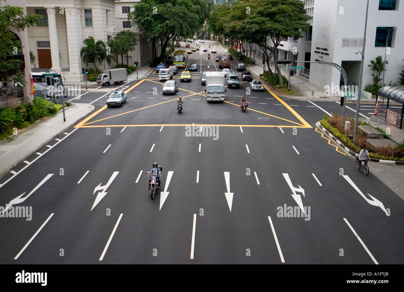 Verkehr auf Havelock Road in Chinatown, Singapur. Stockfoto