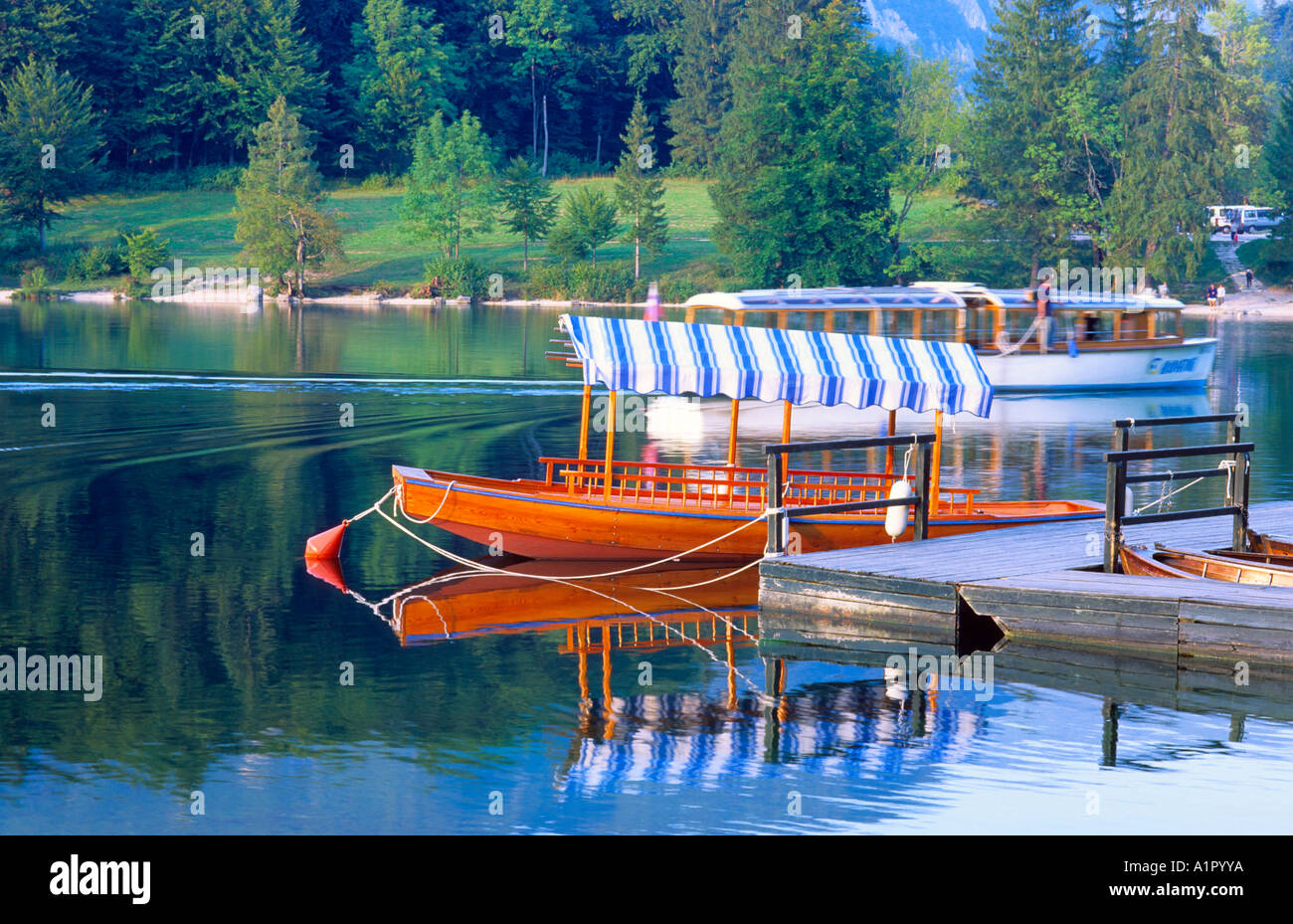 Traditionellen Pletna Boot auf dem See von Bled, Bled, Slowenien, Europa Stockfoto